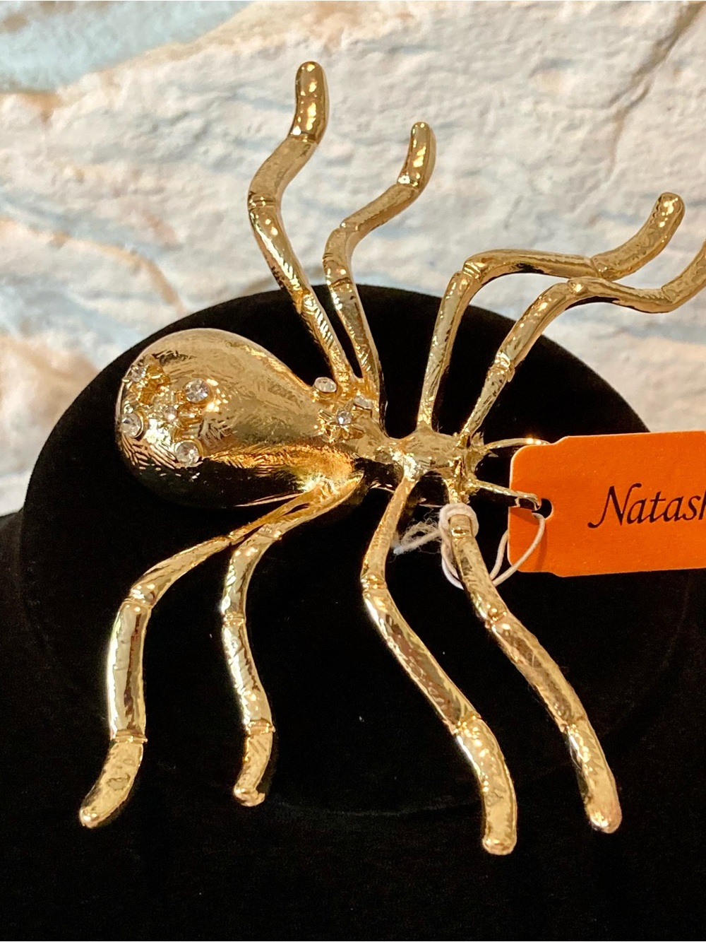 NWT Natasha brand gold toned brooch features crystal rhinestone accents